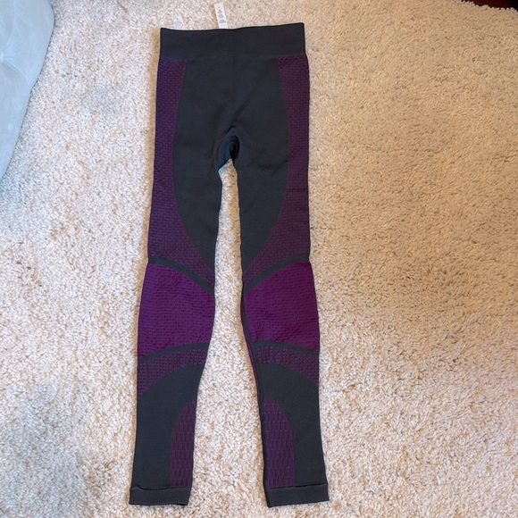 New gray Purple Leggings Lululemon 4 women’s workout - Picture 1 of 4